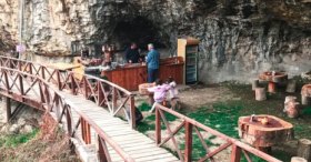 Tokatlı Kanyonu'ndaki kaya kafe