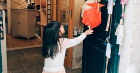 Hediyelik eşyacıları gezmeye çocuklar bayılıyor :)