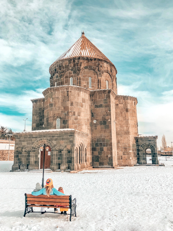 oniki havariler klisesi kümbet cami kars