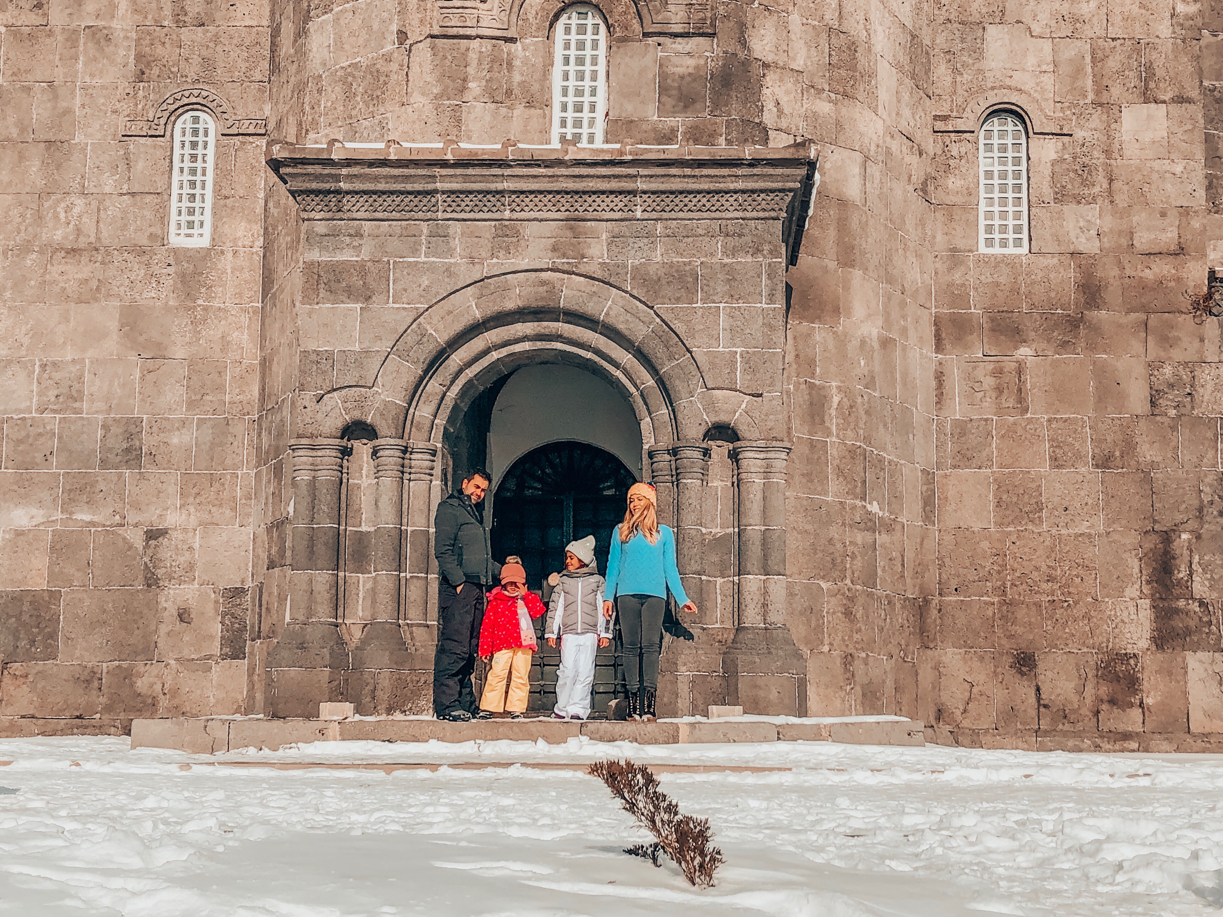 Kars şehir merkezinde görülecekler kümbet camii