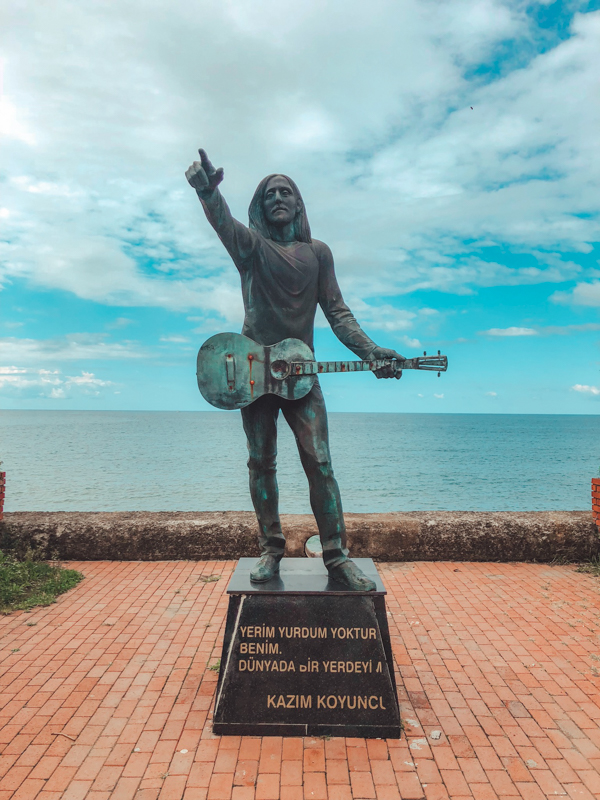 kazım koyuncu heykeli hopa