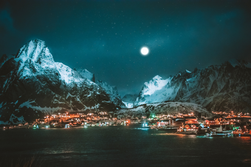 reine lofoten gece fotoğrafı