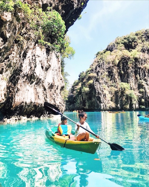 filipinler'de kanoya binen çocuklarım, turkuaz lagünler ve adalar